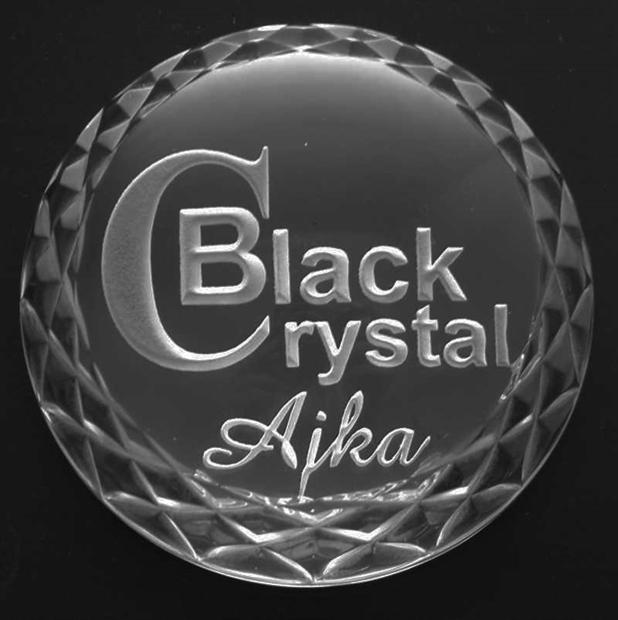 Black Crystal Logo ist auf dem Glas